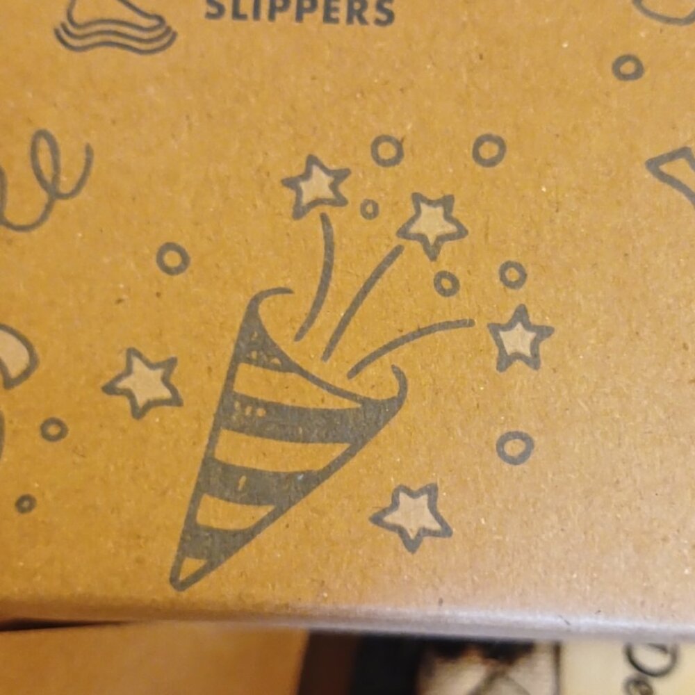 Slippers with sleep mask included - Picture 2 of 3